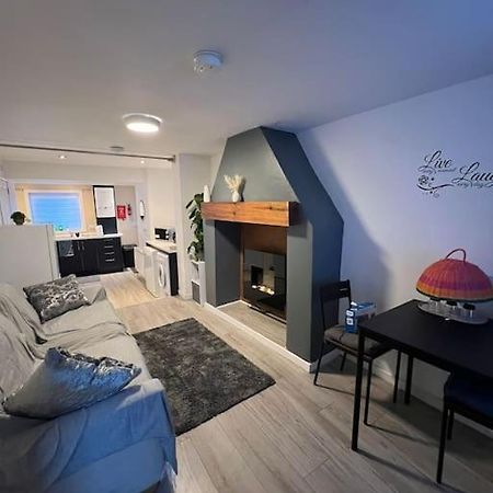 Haven - Beautiful 3 Bedroom House Ballynahinch ภายนอก รูปภาพ