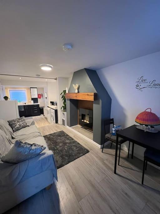 Haven - Beautiful 3 Bedroom House Ballynahinch ภายนอก รูปภาพ